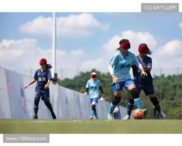 青春逐梦绿茵赛场挥洒汗水展现拼搏精神凝聚团队力量